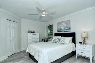 1207 PD Garden Oasis Townhome Getaway - 4