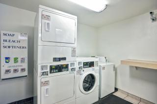 Travelodge by Wyndham Fayetteville - Fayetteville - 3