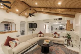 The Hatfield - Amazing Backyard Pool Getaway - Peoria - 7