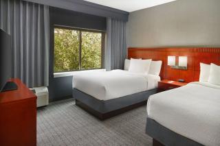 Courtyard by Marriott Charlottesville - Charlottesville - 4