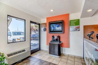 Motel 6-Stockton, CA - Charter Way West - Stockton - 3