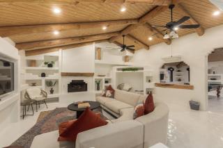 The Hatfield - Amazing Backyard Pool Getaway - Peoria - 8