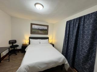 Comfy Getaway, 5 Bed, Sleeps 9, walk to falls! - Niagara Falls - 9