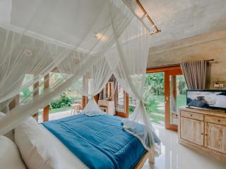Rural Atmosphere at Bali Coconut House in Delodsema Village - Penginyahan - 2