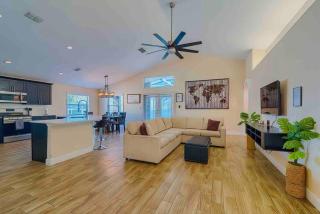 Spacious Home - Heated LED Pool & Ping Pong - 7