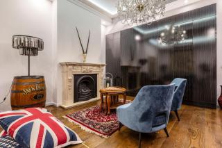 Carlton Luxury Kings Mansion - 5min to CBD, Garage and Rooftop - 2