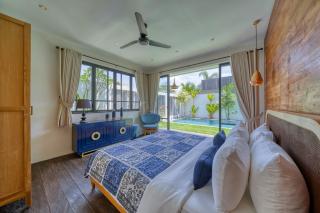 Chic Tranquility Modern yet Timeless 3BD Villa - Canggu - 9