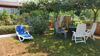 House Vugrinec with garden and parking - 7