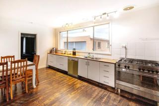 Charming Home Near Melbourne Airport & CBD - 6