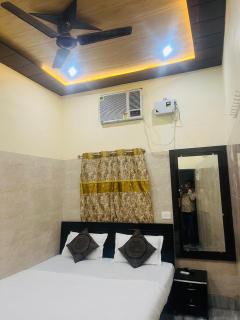 Saroja paying guest house - 9
