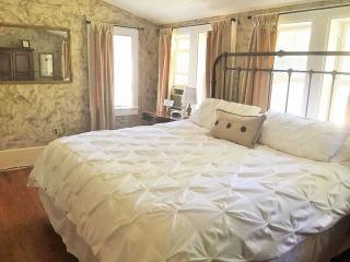 The Frogtown Inn - Canadensis - 4