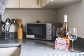 Modern 2 Bed Flat Free Parking City Centre - 4