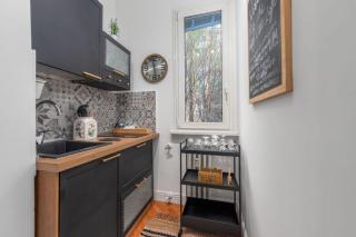 Pretty Little Loft - Rho - 5