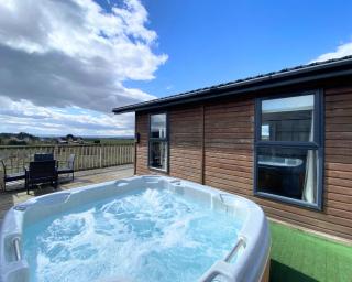 Benarty 11 with Private Hot Tub - Fife - Loch Leven - Lomond Hills - Pet Friendly - 0