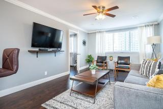 Atlanta Downtown! King Bed! Paid Onsite Parking! LM2102 - Atlanta - 8