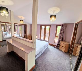 Torridon 1 with Private Hot Tub - Fife - Loch Leven - Lomond Hills- Pet Friendly - Kelty - 3