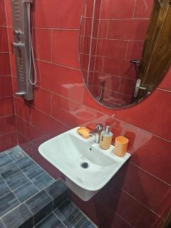 Studio meublé Dakar Sénégal, Chambre , salon , toilette et cuisine séparés - Dakar - 2