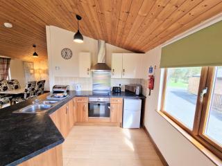 Lomond 3 with Private Hot Tub - Fife - Loch Leven - Lomond Hills -Pet Friendly - Kelty - 4