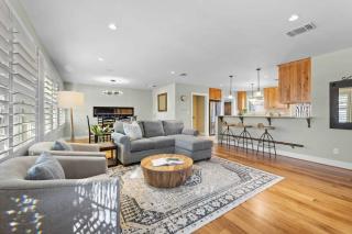 Beautiful Home seconds from Main St - Fredericksburg - 0