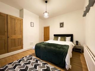 Large House - Etihad Stadium - Contractors Stays - Manchester - 1
