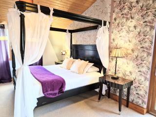 Ochil 8 with Private Hot Tub - Fife - Loch Leven - Lomond Hills - Kelty - 0