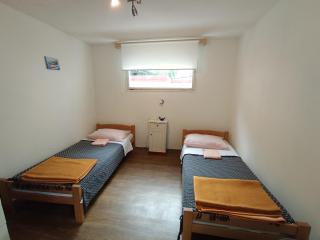 Simple room for 2 with bathroom close to the sea - Kraljevica - 3