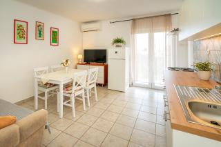 Apartments Karolina with Balcony - Baška (Bescanuova) - 3