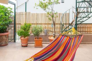 The HostMaster Ethnic Touch Feel Studio - Athens - 8
