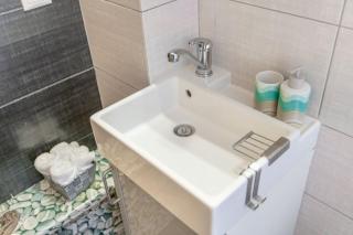 The HostMaster Ethnic Touch Feel Studio - Athens - 5