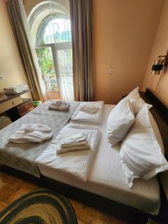 Riverside Baratashvili Apartment - Tbilisi - 8