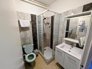 Logis Hôtel Le Beau Site - Chambon-sur-Lac - 5