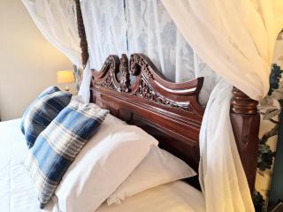 Lomond 5 with Private Hot Tub - Fife - Loch Leven - Lomond Hills - Pet Friendly - Kelty - 2