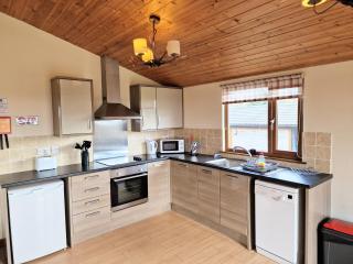Lomond 5 with Private Hot Tub - Fife - Loch Leven - Lomond Hills - Pet Friendly - Kelty - 9