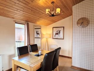Lomond 5 with Private Hot Tub - Fife - Loch Leven - Lomond Hills - Pet Friendly - Kelty - 6