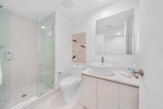 Beachwalk 2 Bedrooms with Kitchen 2 Bathroom & Gym - Hallandale Beach - 3