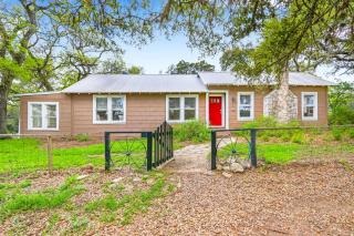 Lighthouse Hill Ranch - Brown House - Johnson City - 9