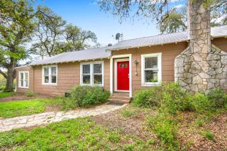 Lighthouse Hill Ranch - Brown House - Johnson City - 2