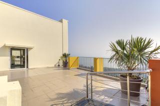 Pool view 2BHK 5 min to Airport - 8