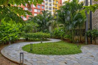 Pool view 2BHK 5 min to Airport - 2