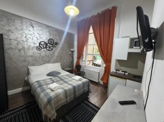 Studio Apartment Sleeps 2 with Ensuite - 0