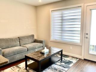 Modern & Luxurious Private Suite in Regina - 5
