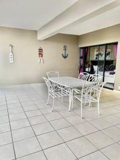 Whale Rock Holiday Apartment - Margate - 3