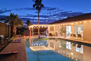 Glendale Getaway Parkwest Pool - Glendale GetAway-Pool - Stadium- Westgate- King Bed - Glendale - 0
