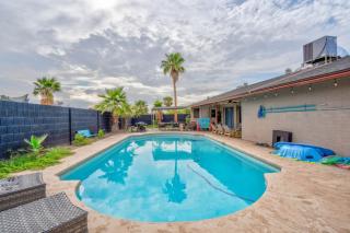 Glendale Getaway Parkwest Pool - Glendale GetAway-Pool - Stadium- Westgate- King Bed - Glendale - 8
