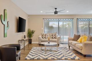 Glendale Getaway Parkwest Pool - Glendale GetAway-Pool - Stadium- Westgate- King Bed - Glendale - 7