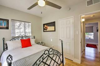 Palm house - Phoenix Home with renovated Pool and String Lights - 7