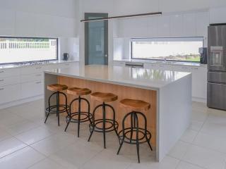Amazing House Big Swimming Pool BBQ - Mooloolah - 6