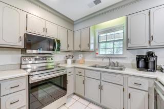 Perry Family Home on 2 Acres with Private Pool - 2