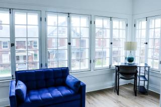 Downtown Retreat - 2BR Oasis - 4