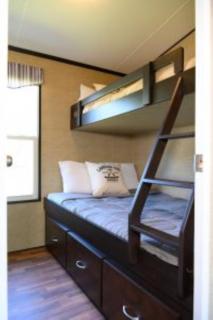 2 Bedroom Cottage Riverside Village 14 - 2